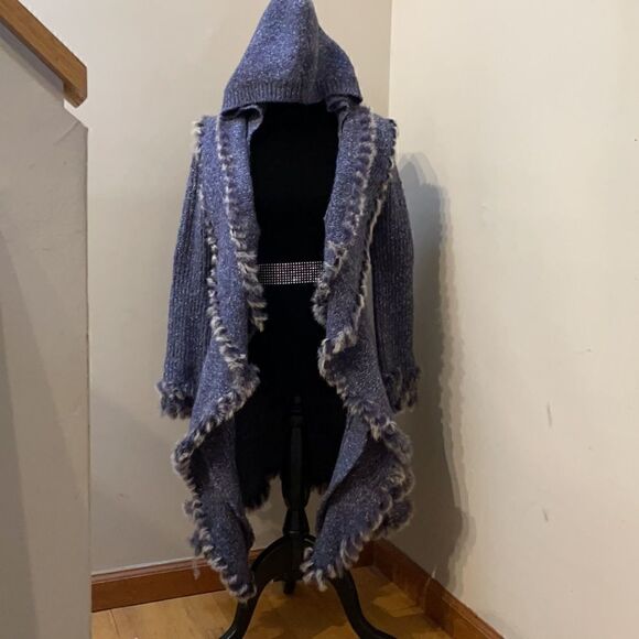 Love Token Sweater Coat   - Picture 6 of 9